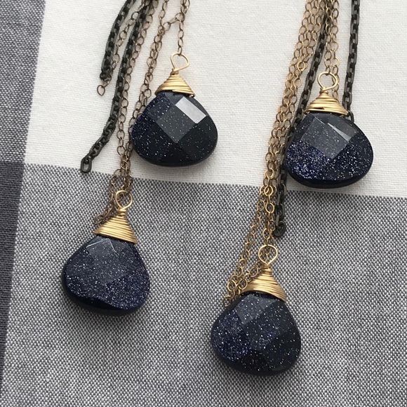 Long chain earrings - Picture 4 of 11